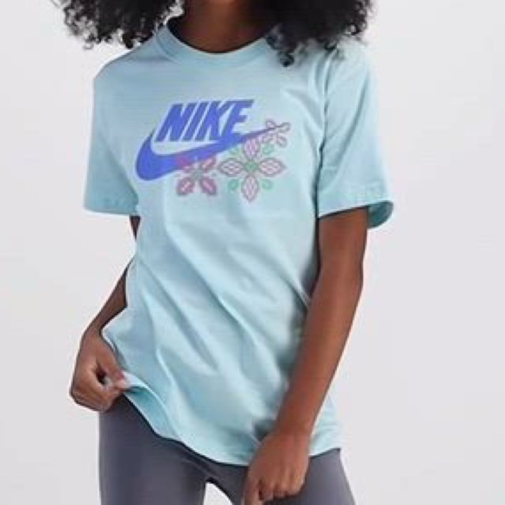 Nike embroidered floral flower logo t shirt